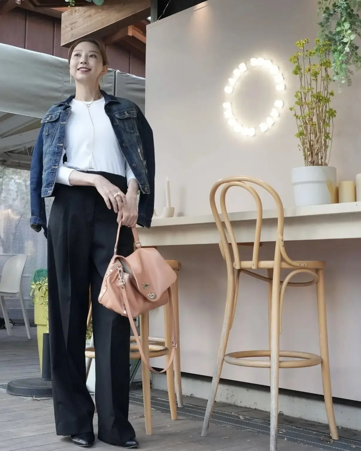 ユニクロTシャツとZARAのワイドパンツにZARAのGジャンを羽織ったリラックスコーデ