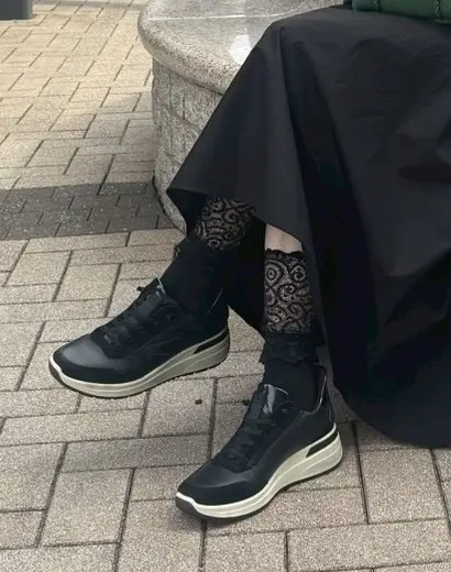 秋のおしゃれは足元から　レザースニーカーが大人のおしゃれに大活躍です_1_6