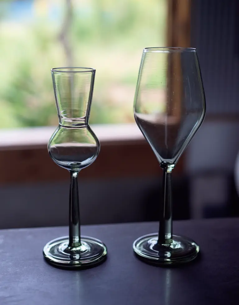国内旅行　能登　有永浩太『kota glass』右から、スパークリンググラス、グラッパグラス