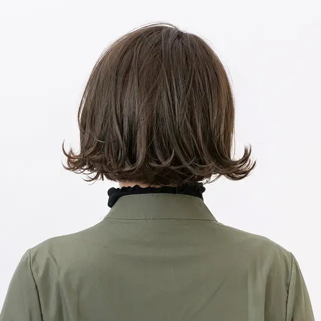 肌の透明感と明るさを際立たせる、大人の肌映えボブ【50代髪型・ヘアスタイル】