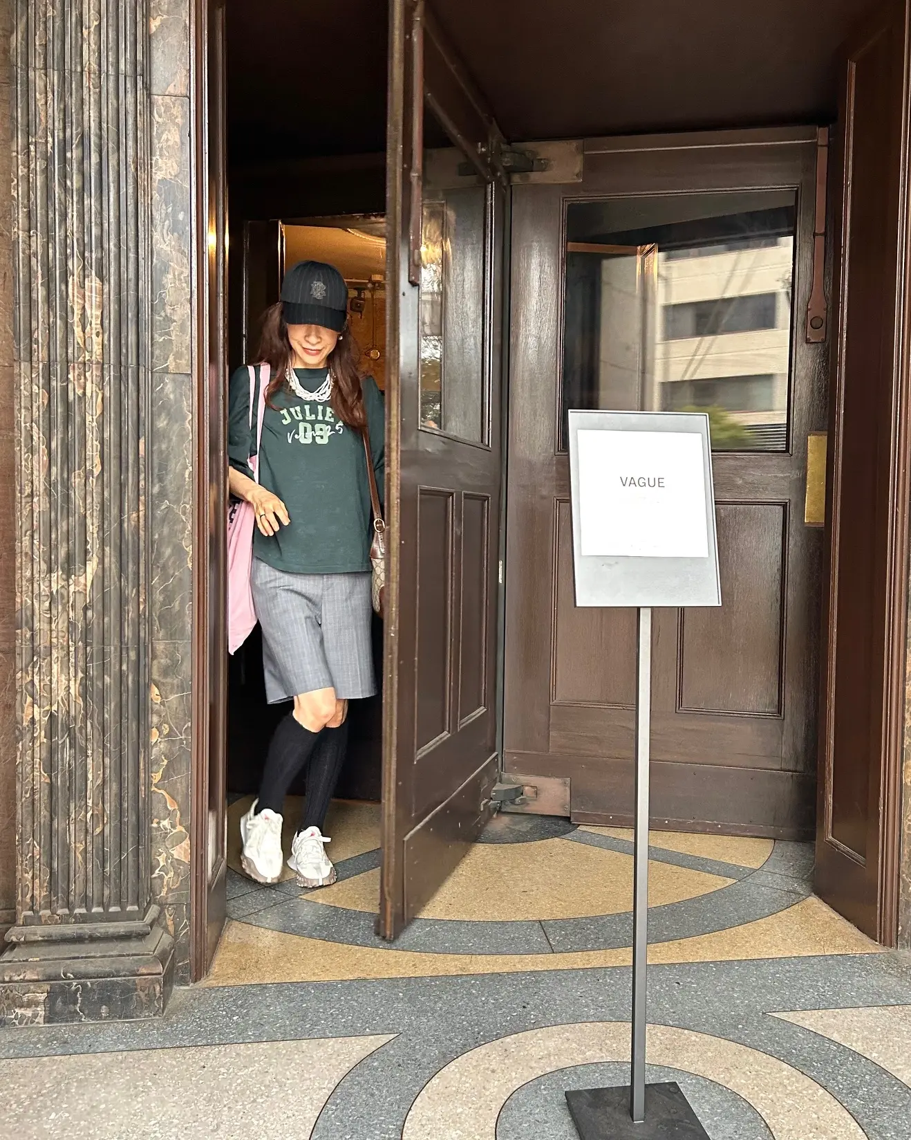 神戸らしいレトロなビルでアートに包まれたランチタイム_1_3