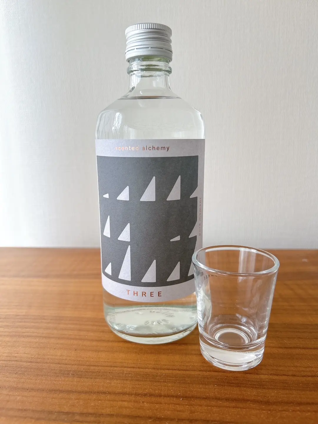 THREE センティッドアルケミー　ディスティルド ノンアルコール ジン　500mL ￥8,640