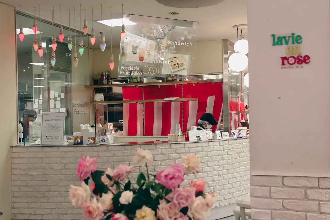 「ラビアンローズ」店内
