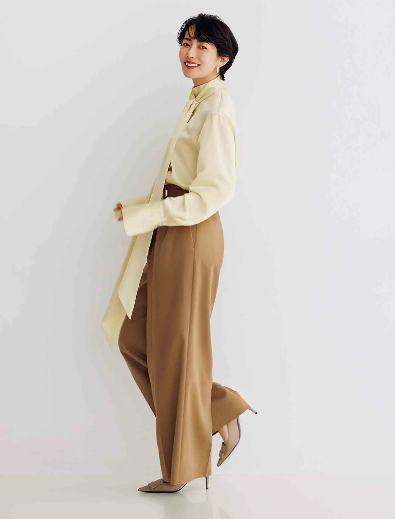 華ブラウスで集う日は ローズブラウンリップで 印象的な表情に