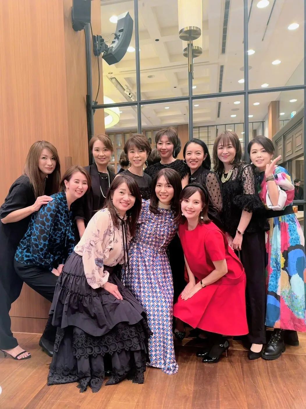 冬、パーティーファッション、パーティーコーデ、赤ワンピース、夜会、ソワレドゥエクラ、40代ファッション