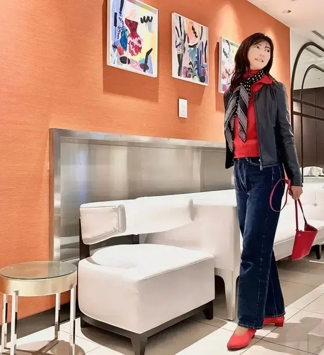 旅行やお出かけにデニムが大活躍！おしゃれな50代「ユニクロ・GU」コーデ