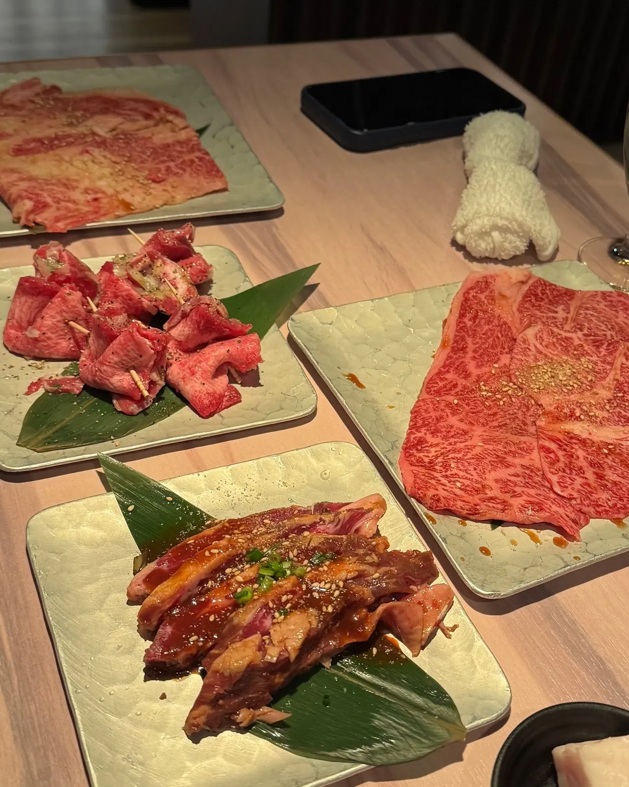 赤をポイントに、品よく。ドライブの日の大人のムートンコート着回し【３日目】_1_3-1