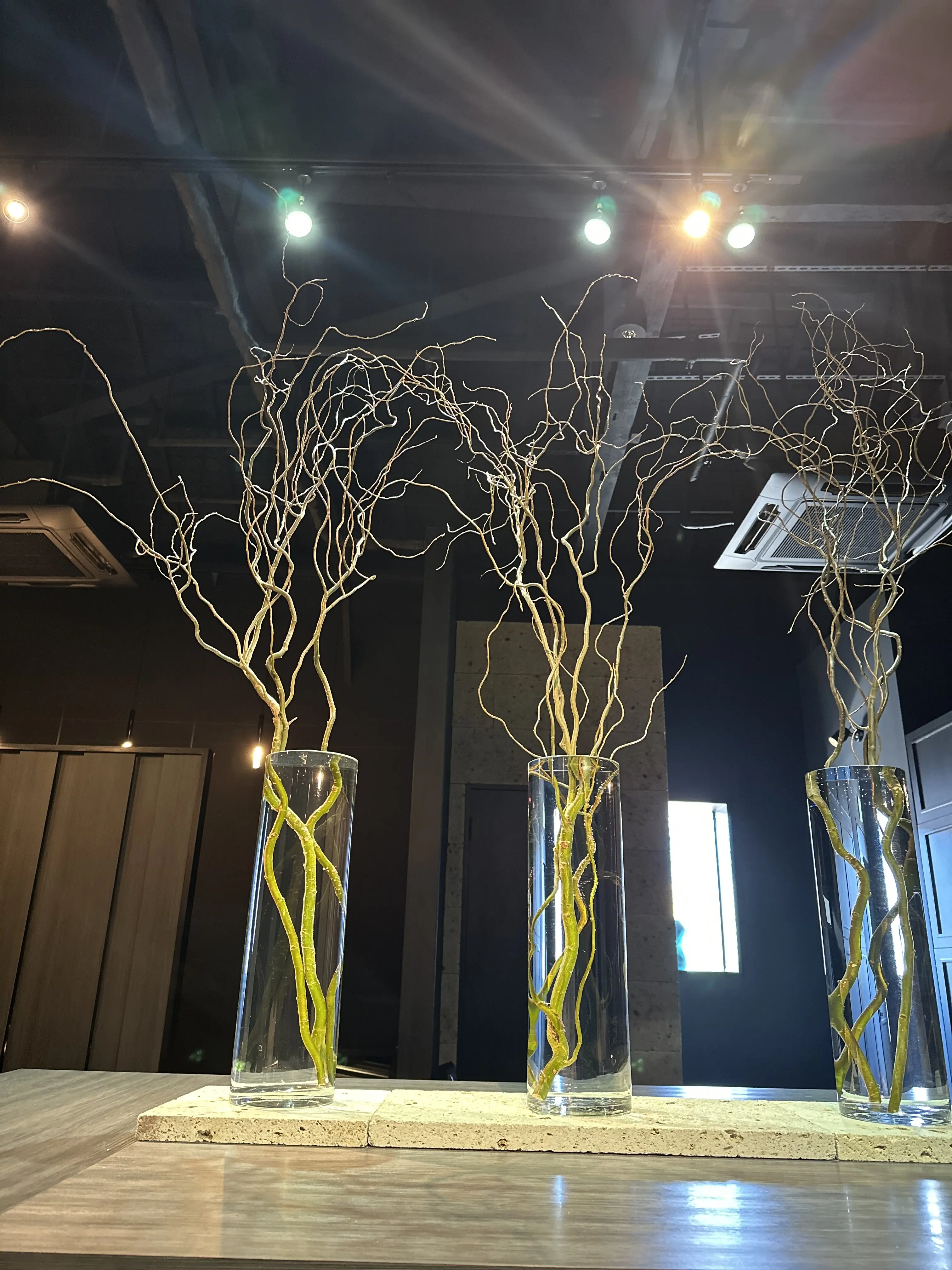 ネイビーに赤。大人は“差し色”で新年を制す_1_3-2