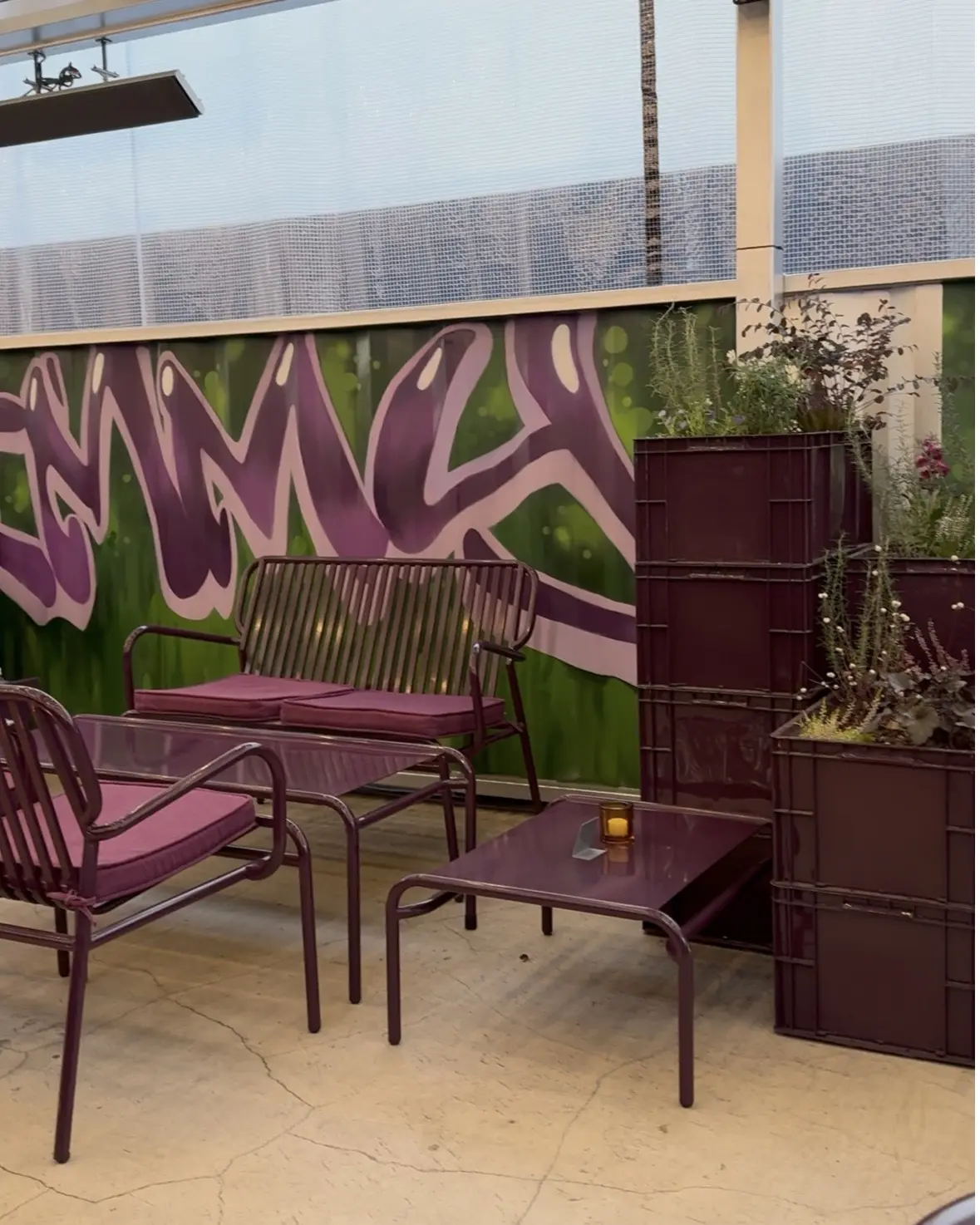 40代【無印良品】頼れる定番「黒ニット」でつくる、銀座カフェにも映える華やかパンツコーデ_1_1-2