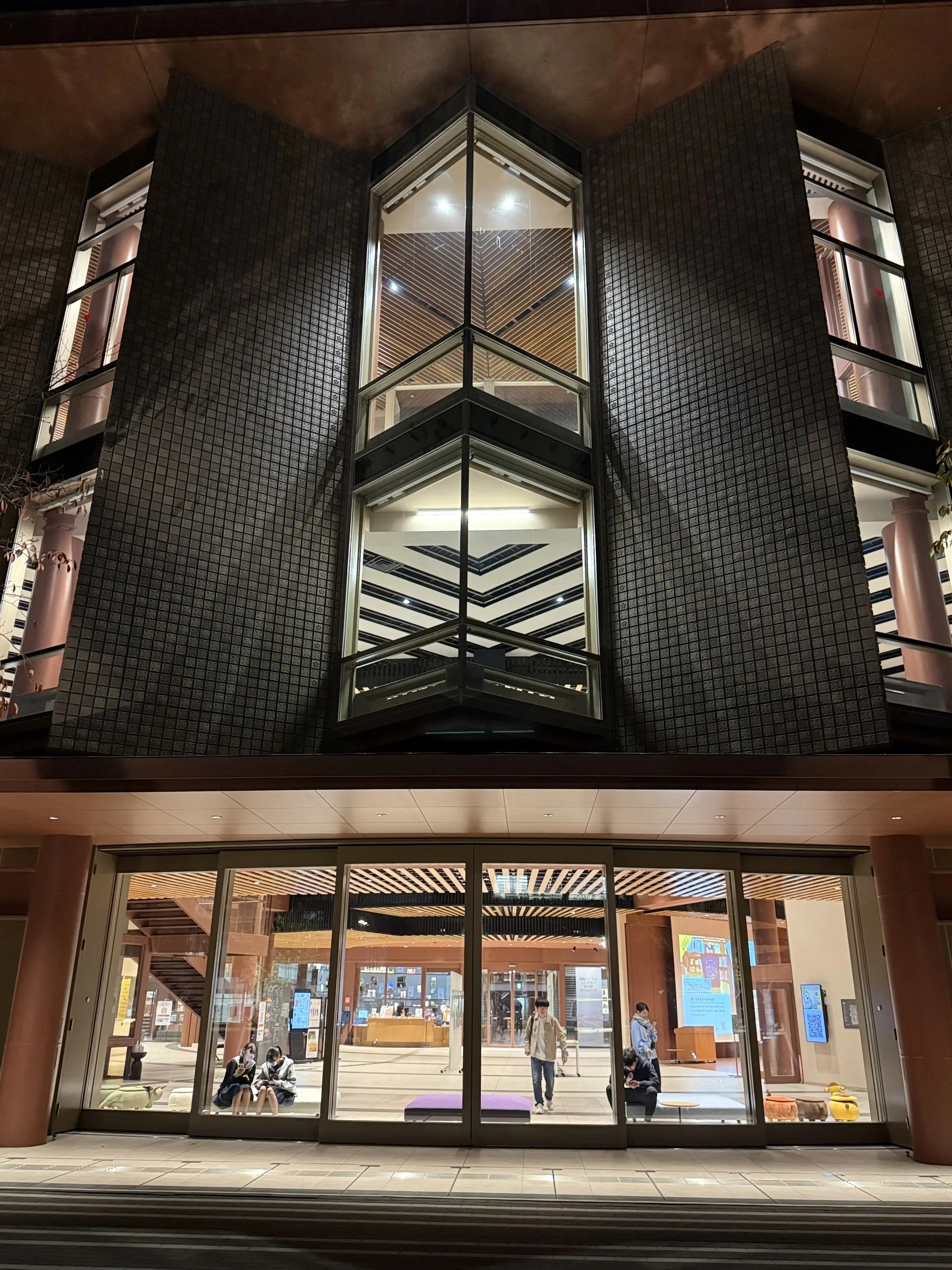 石川県　金沢市　金沢観光　石川県立図書館　建築美　金澤神社　金沢神社　石浦神社　神社巡り　白蛇龍神　白蛇　金沢観光スポット　