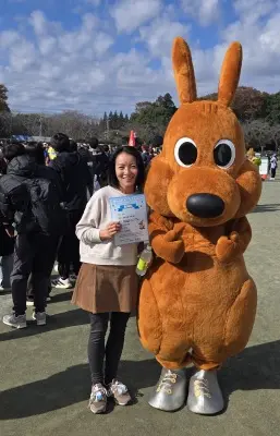 ワラビーランのマスコットと一緒に