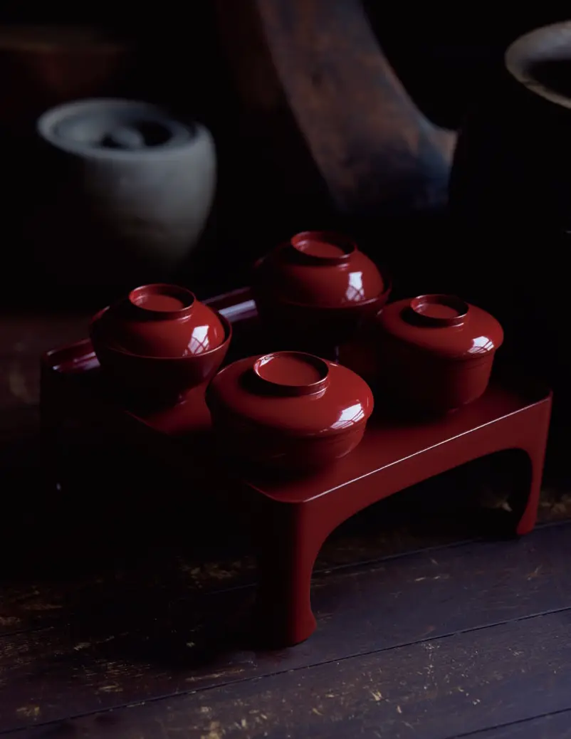 能登　国内旅行　一般社団法人能登地震地域復興サポート （notosupport.sakura.ne.jp）の一環、輪 島塗レスキュー活動。漆器状態を3ランク に分け、輪島塗『キリモト』に託し修繕再 生したり、藝大の学生がアートにも昇華　