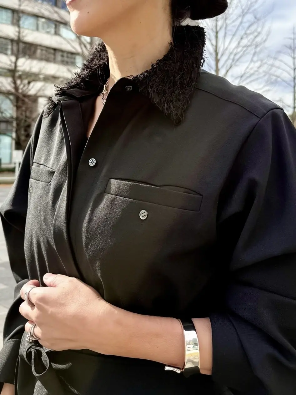 イーバイエクラ　黒ワンピース　着回し　50代ワンピースコーデ　アラフィフワンピースコーデ　シルバーバングル