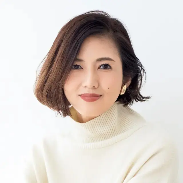 あごラインの長さでもアレンジが効くワンレングスのフェミニンボブ