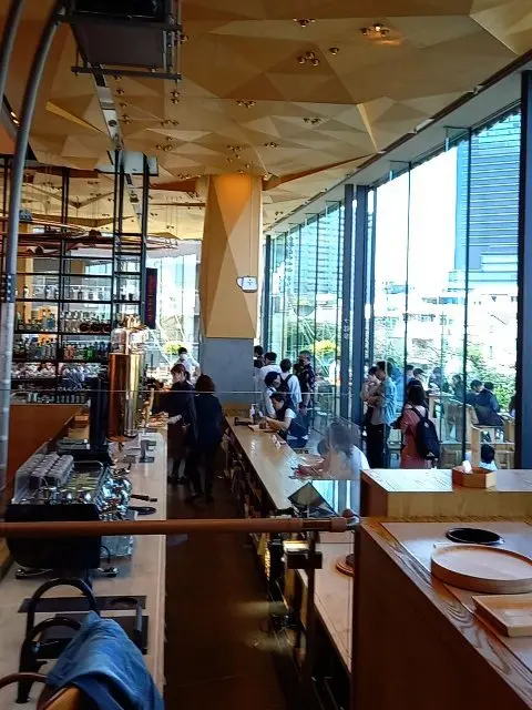 「スターバックス リザーブ ロースタリー東京」は、コーヒーのテーマパークでした♡_1_8