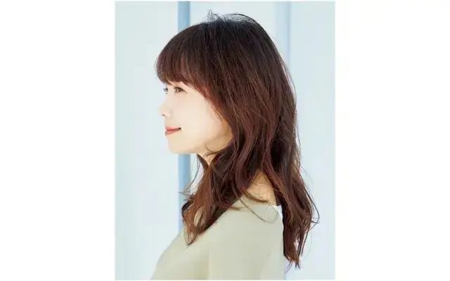 根元白髪も見えない!重め前髪の今どきロングヘア