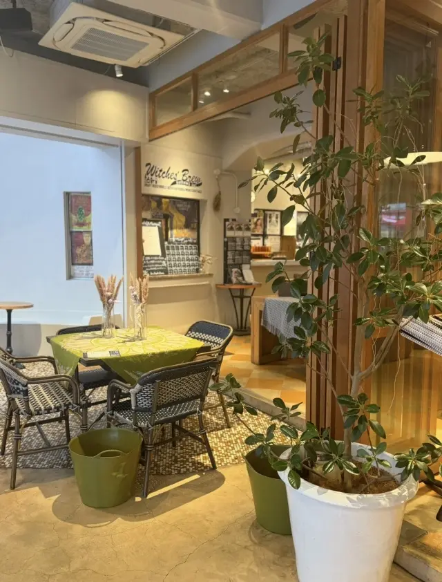 ネイビー×ブラウンで秋色コーデ。神戸おしゃれな空間に包まれるしあわせ_1_5