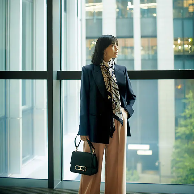 働く50代女性に似合う「黒ジャケット」】理想の一着を見つけて！ | Web