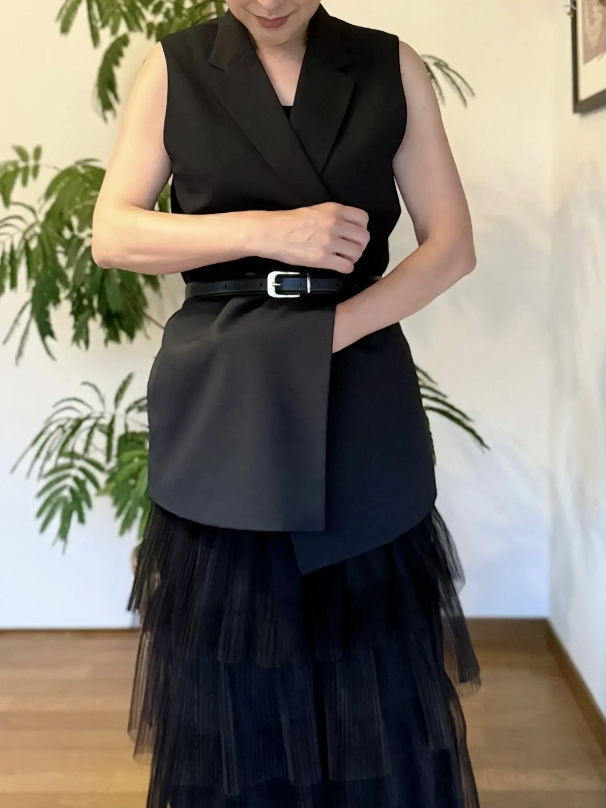 GU黒ジレ　黒のチュールスカート　黒ベルト