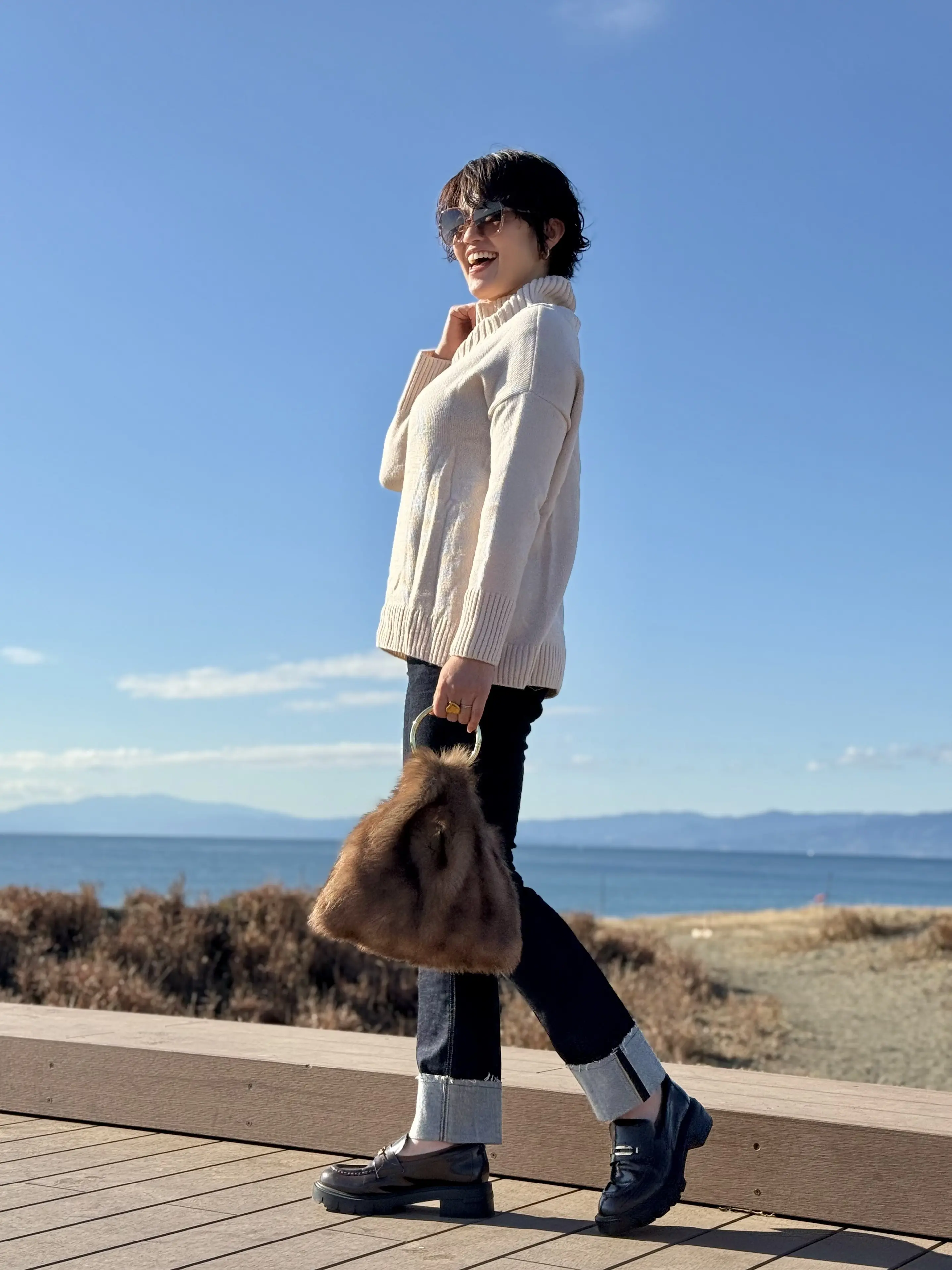 イーバイエクラボトルネックニット　華組水口宜子さん