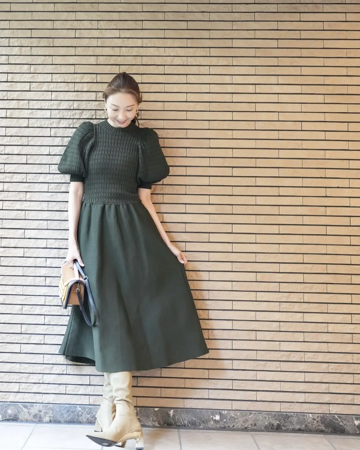 秋の陽だまりに大人可愛いモスグリーンワンピース💚✨_1_3