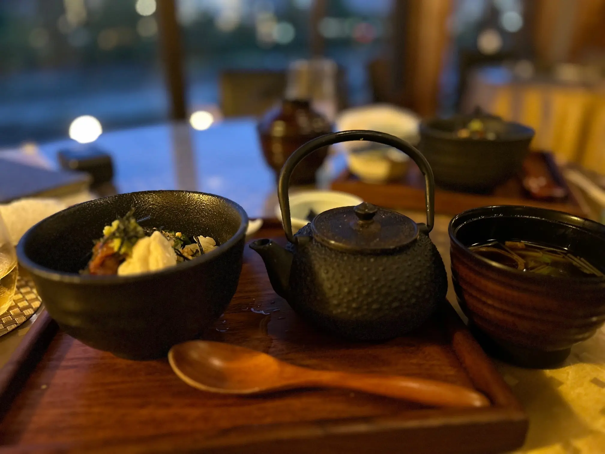 京都梅と湯葉の茶漬け　　じゅん菜と湯葉の赤だし