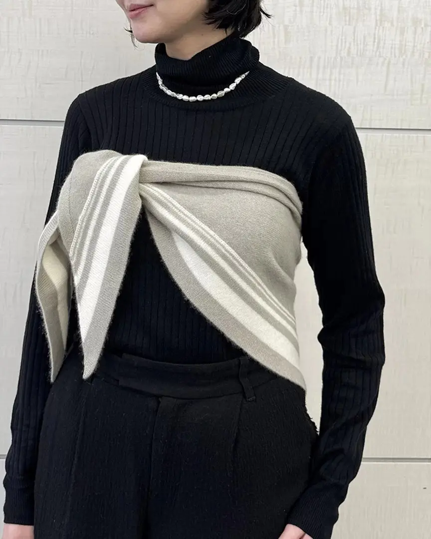 ストールの巻き方6選｜冬コーデを格上げするカシミヤ三角ストール【E by eclat・50代ファッション】_1_7