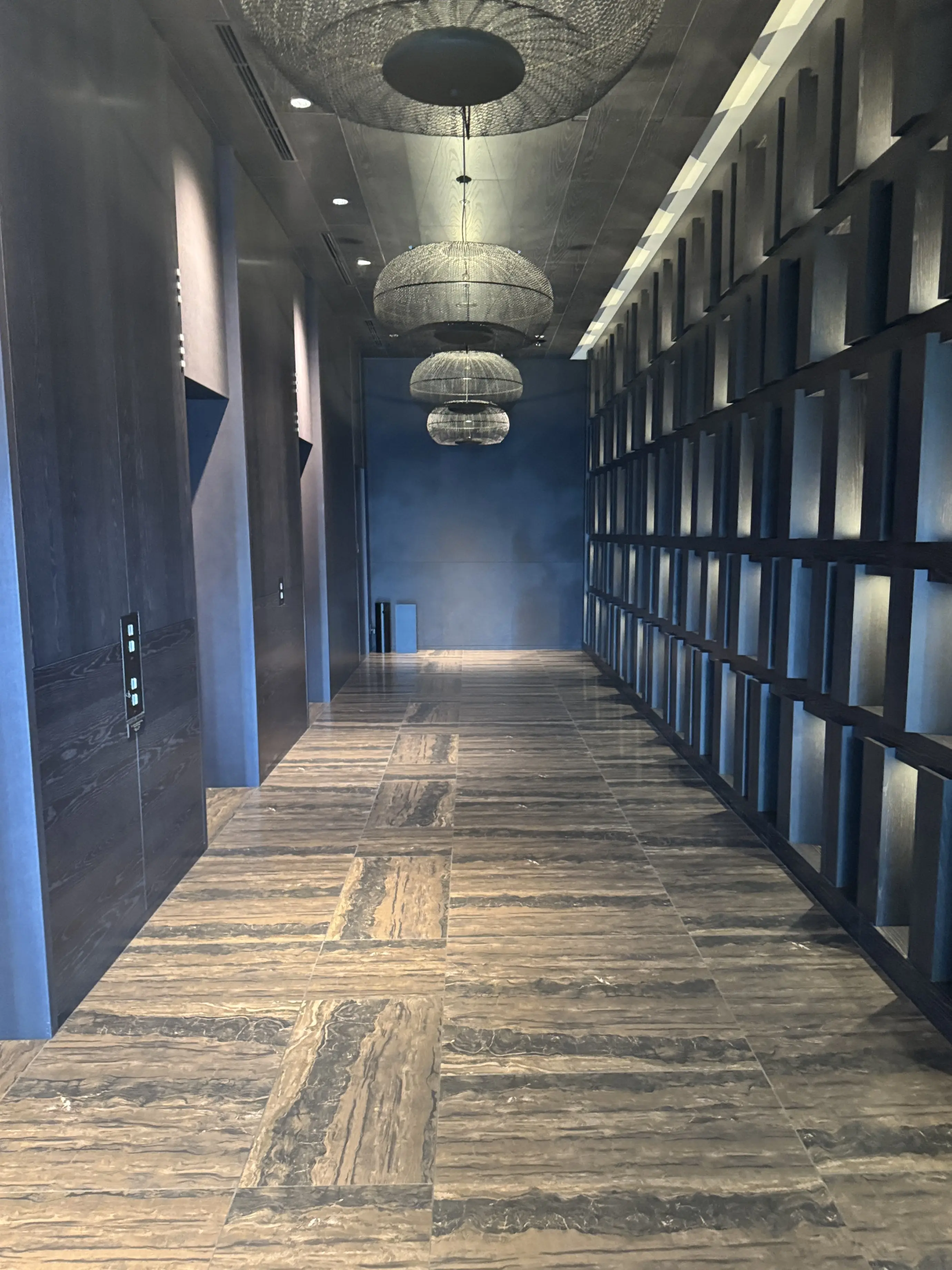 一枚で”華リュクス”なブラウスでホテルステイ✨_1_2