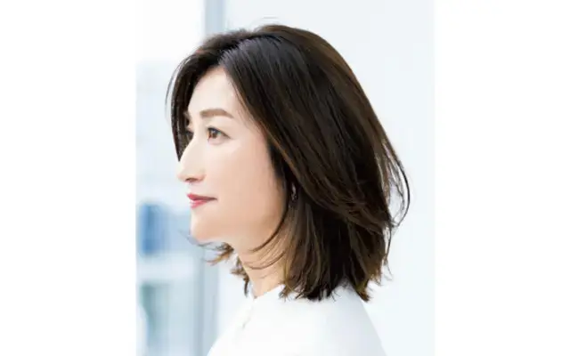 フロントの仕込みでアレンジ映えする「肩レングスボブ」