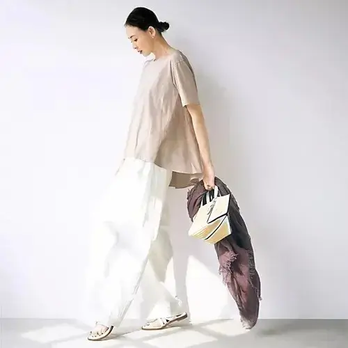 切り替えで優雅に広がる人気プルオーバーが復刻！