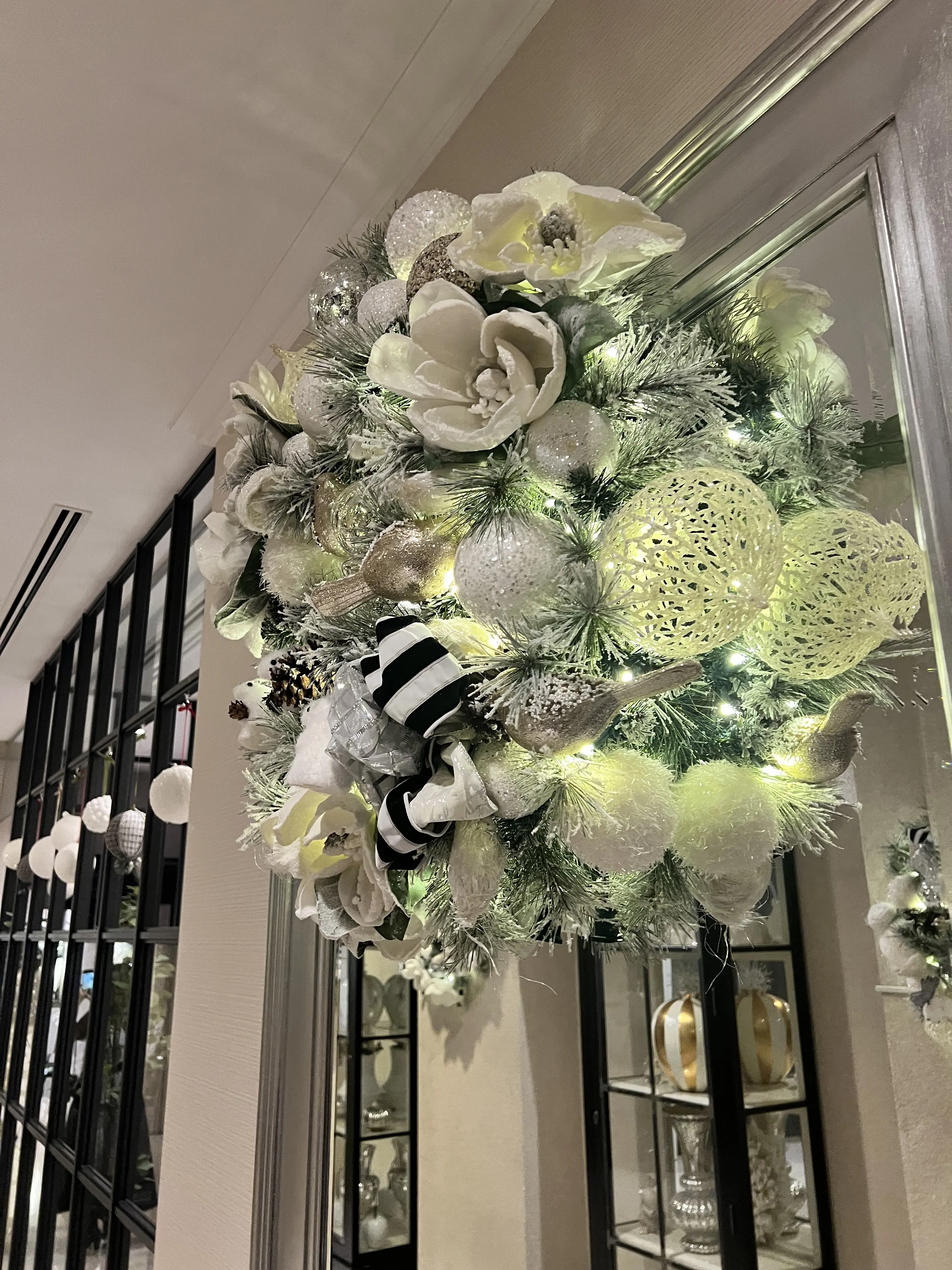 甘すぎない大人チュールブラウスで『ソワレ・ドゥ・エクラ2025』へ_1_2-1