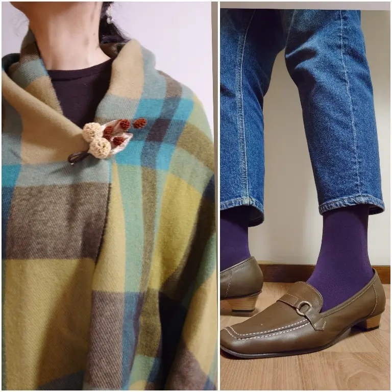 グリーン系チェックストールとブローチと、ダークパープルのカラータイツ