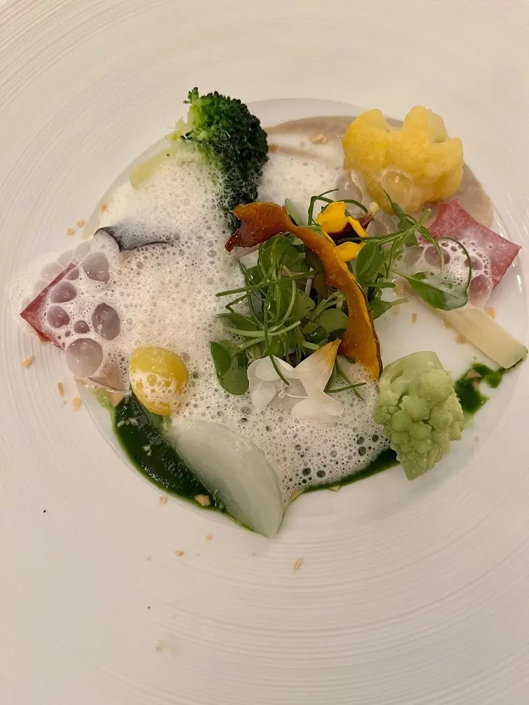 「ペリエ ジュエ ベル エポック」アニバーサリーイベントの料理“美しさとエレガンスの白い蘭のブーケ”