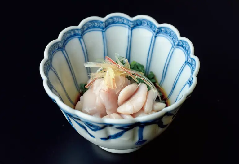 国内旅行　金沢　和食　『鮨一誠』甘エビ、バイ貝　冬限定のネタをワインと　金沢では生でも食すタラの白子をポン酢で