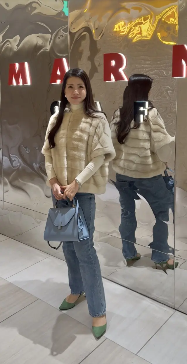 老け見えしないファーコーデで、今年最後の自分へのご褒美ランチ_1_1