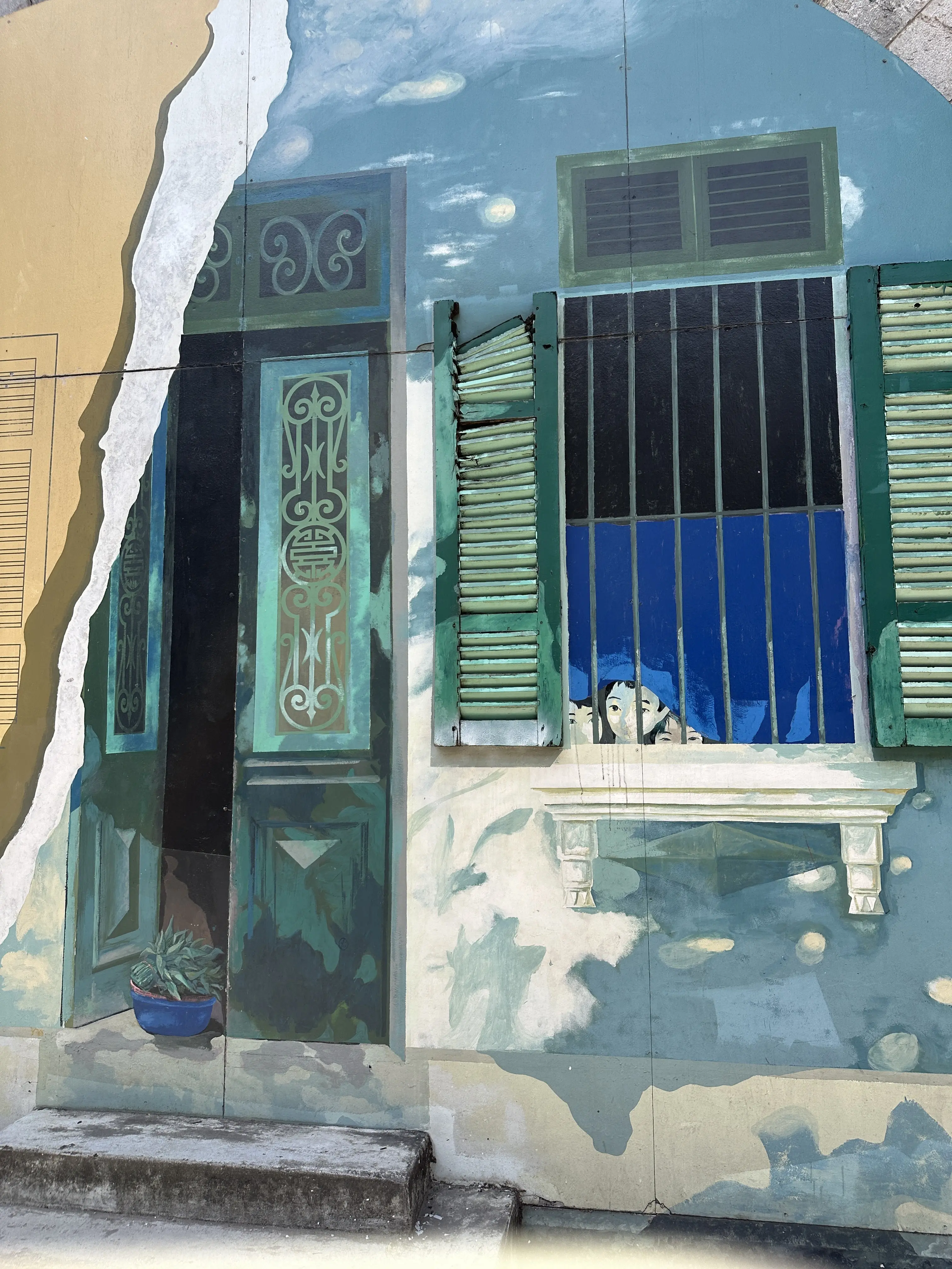 ベトナム　ハノイ　フンフン壁画通り　アート