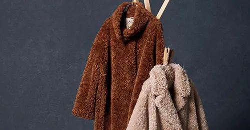 戸野塚かおるの2024年本命コート】カジュアルさが今の50代にふさわしい