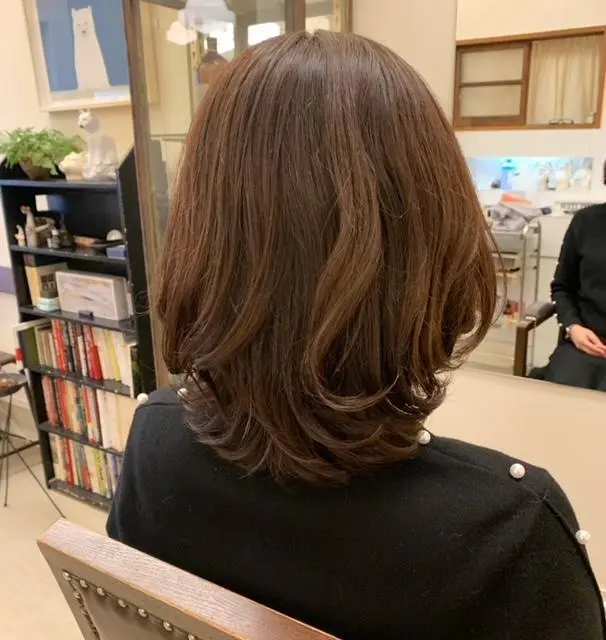 前髪ありの後から見たボブヘアスタイル