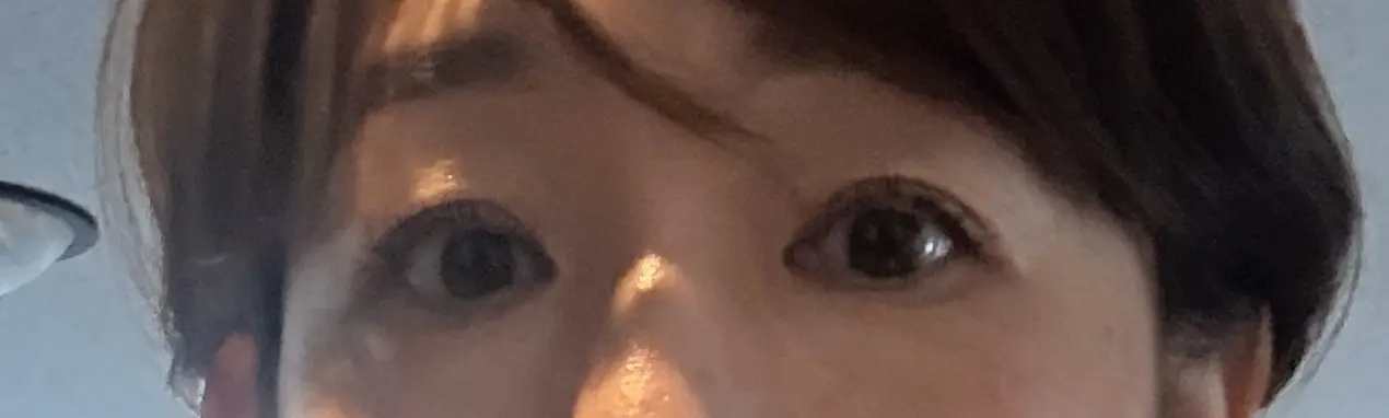 大人ショートに映えるまつげ。髪と目元でつくる、私らしい“軽やかさ”_1_8