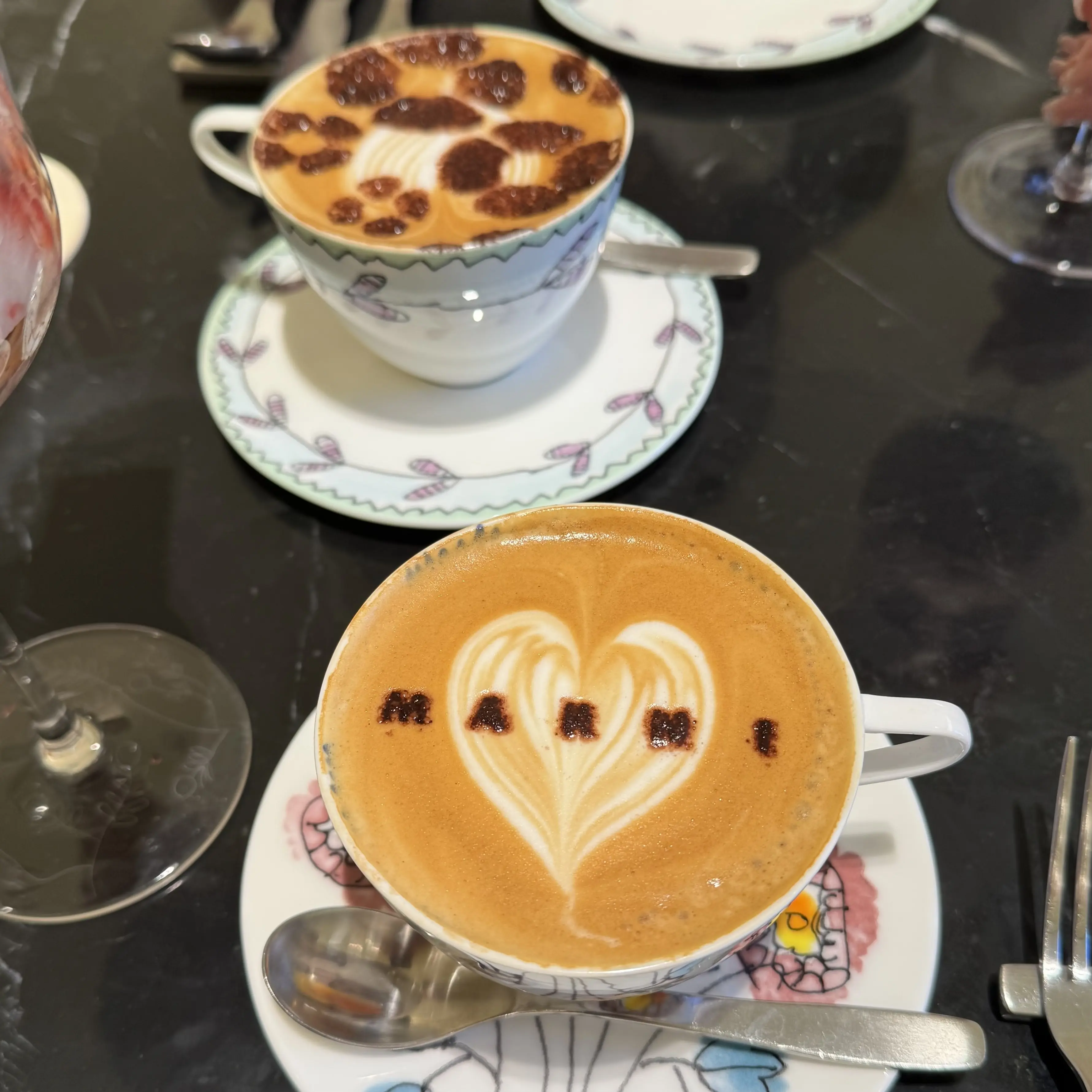 老け見えしないファーコーデで、今年最後の自分へのご褒美ランチ_1_5-2