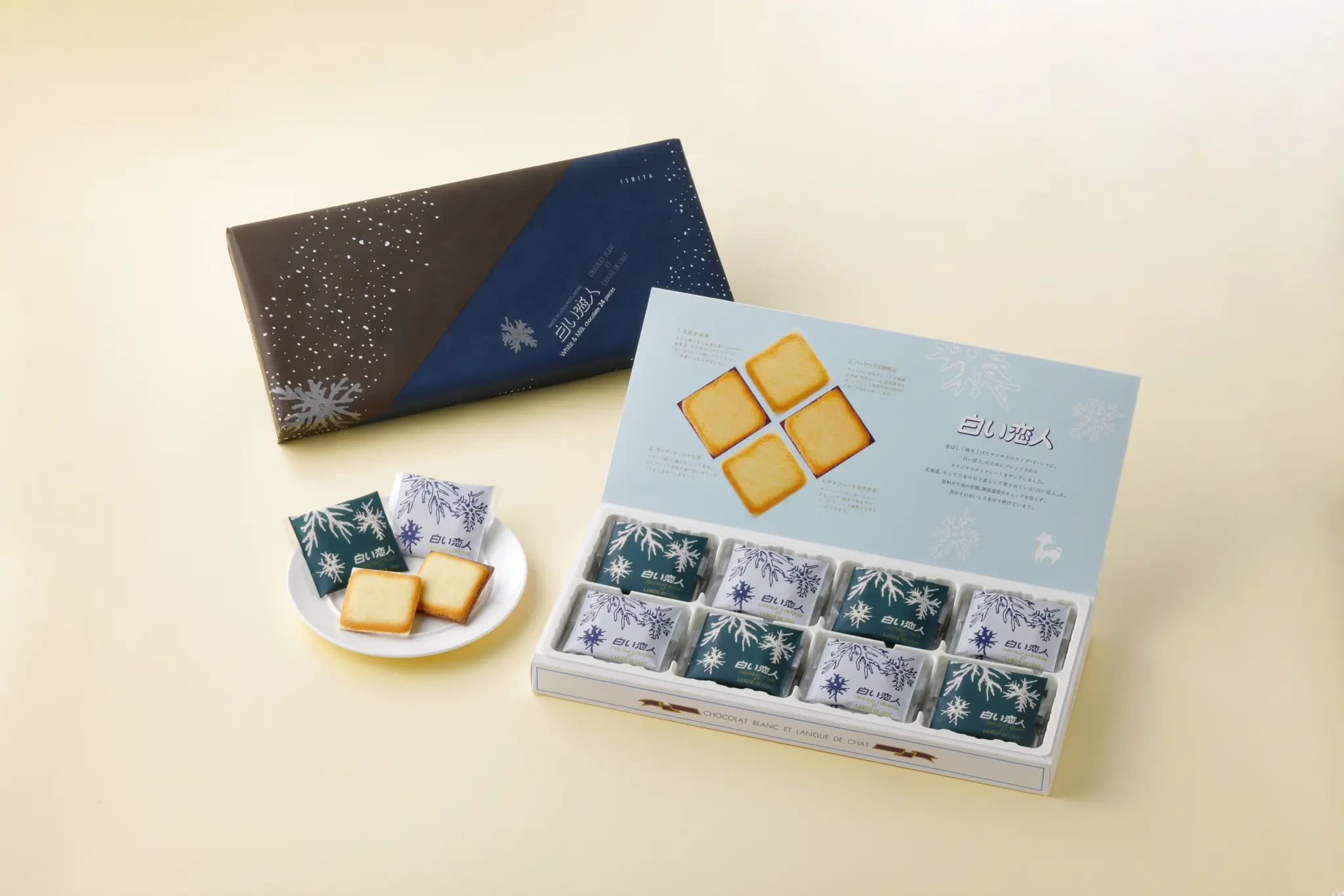 北海道・新千歳空港のおすすめ土産、石屋製菓の「白い恋人 ホワイト＆ブラック 24枚入り」