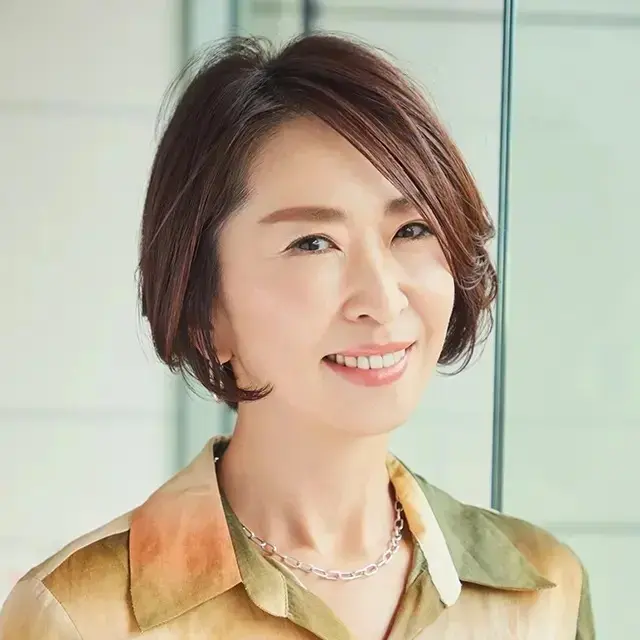 どんな顔型にも似合う！華やかで女性らしい雰囲気「50代のショートボブ」7選