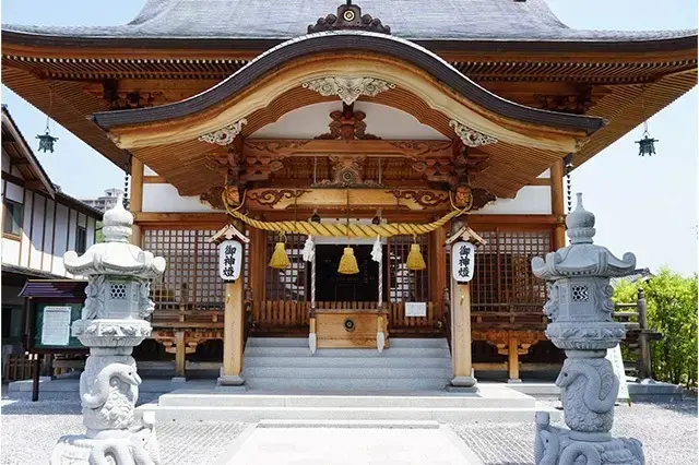 8. 岩國白蛇神社（山口県）