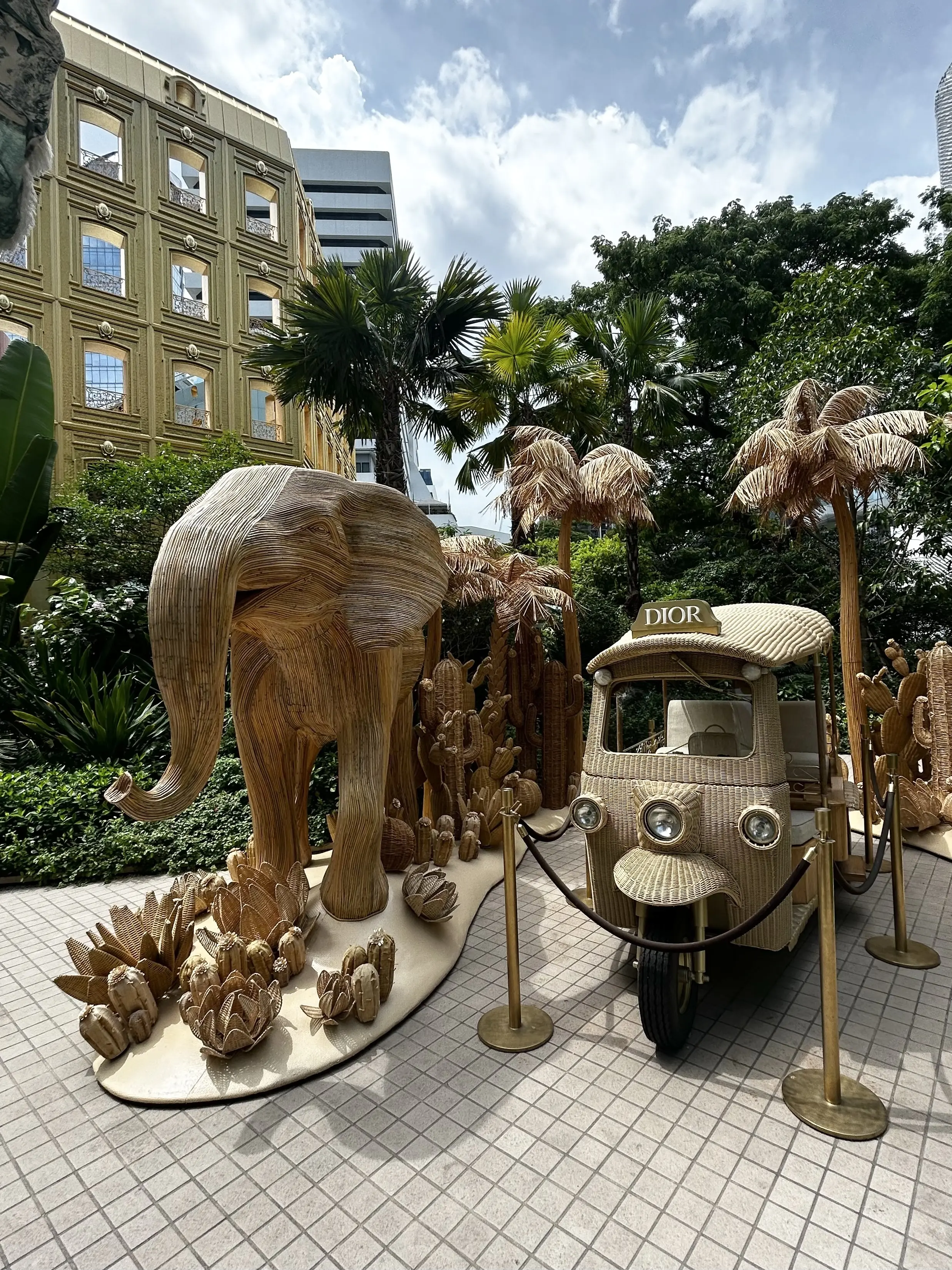 Dior Gold House Bangkok ディオール・ゴールド・ハウス バンコク