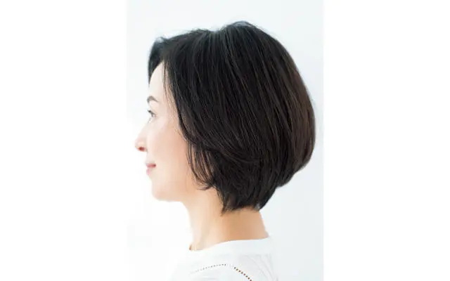 横から見たショートヘアスタイル