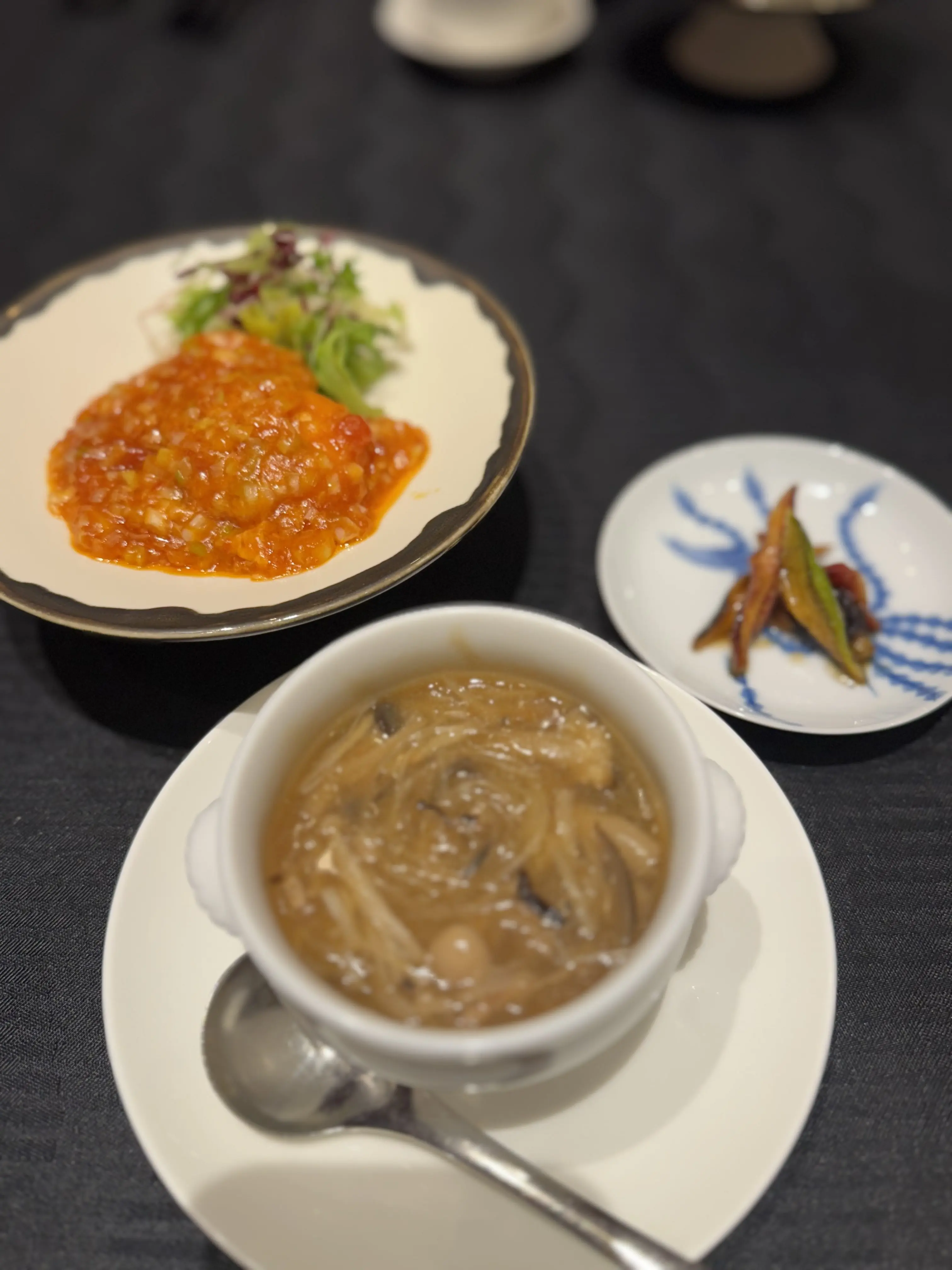 レイヤードを楽しむ大人のスタイルで上質な四川ランチへ_1_2-1