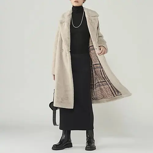 うっとりと優雅な毛足を着やすいシンプルデザインで