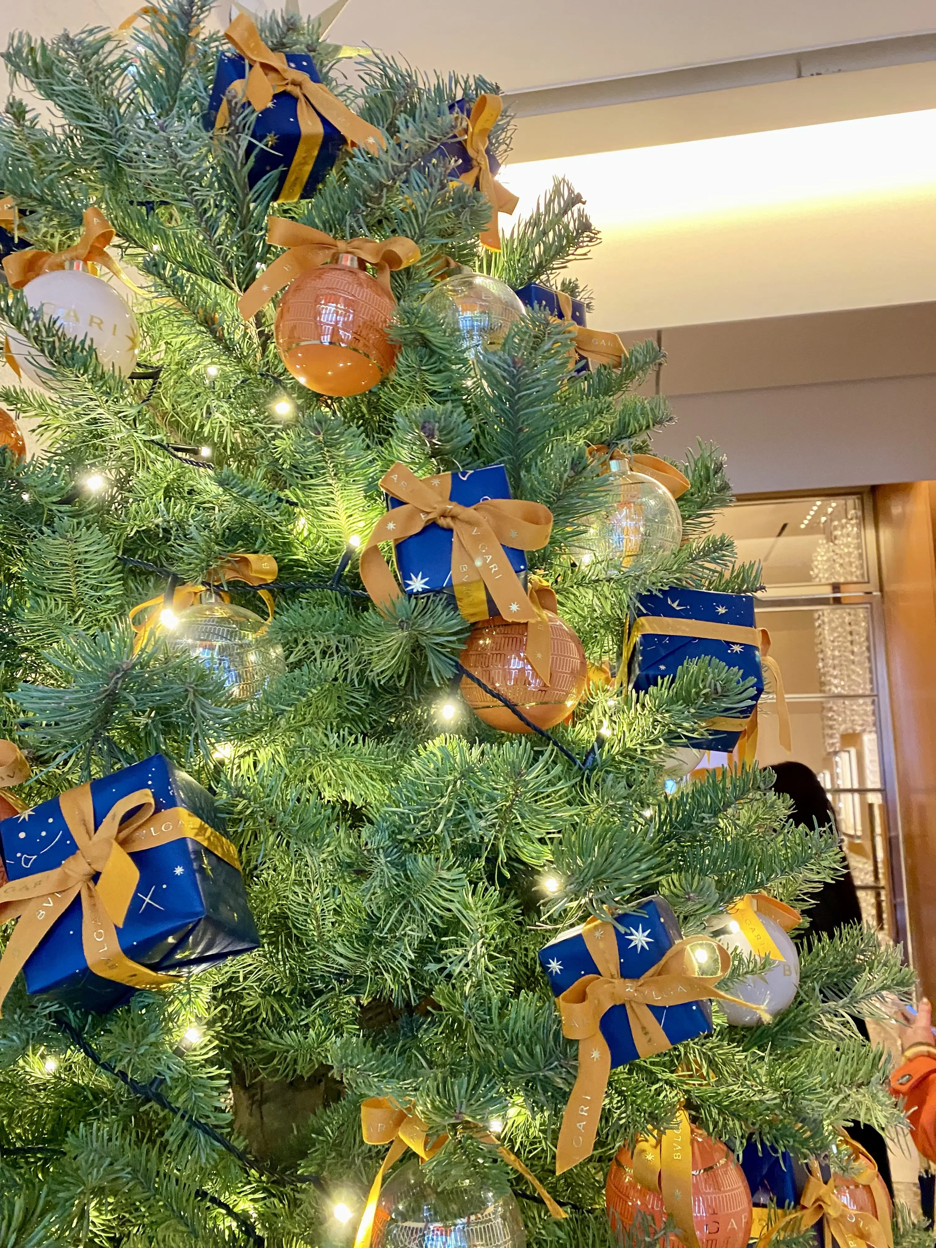 ブルガリ 銀座 クリスマスツリー｜ブルガリ東京 銀座 バー＆ドルチ 季節装飾 アフタヌーンティー 冬