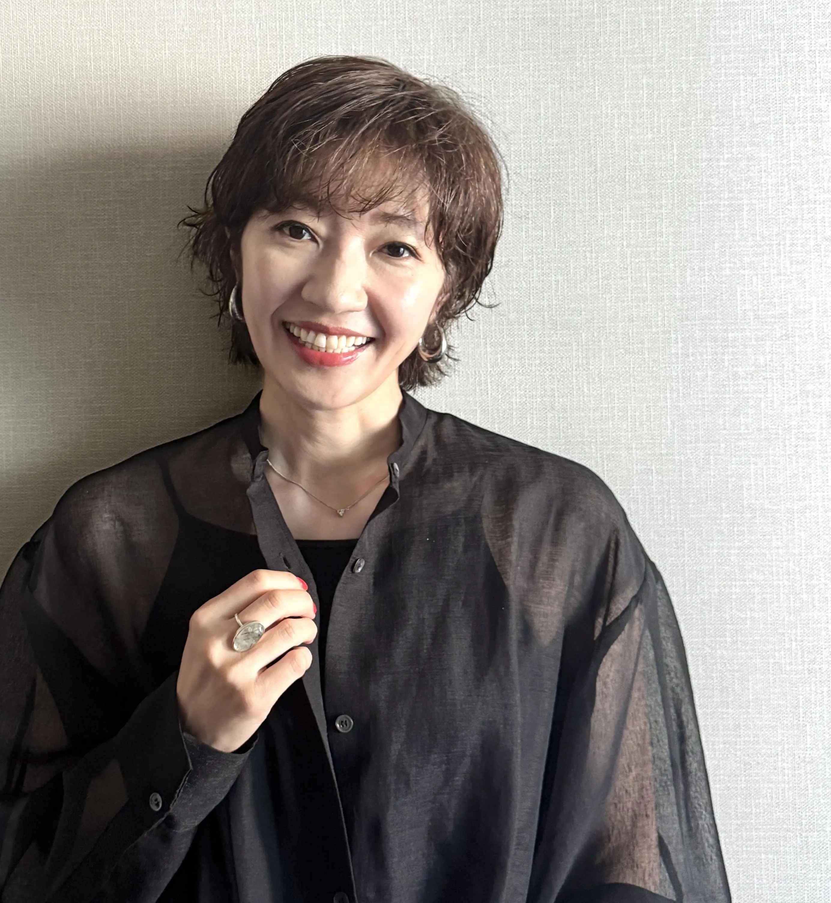 エクラ華組細谷奈弓さん愛用リップ イヴ・サンローラン ルージュ ヴォリュプテ シャイン 80