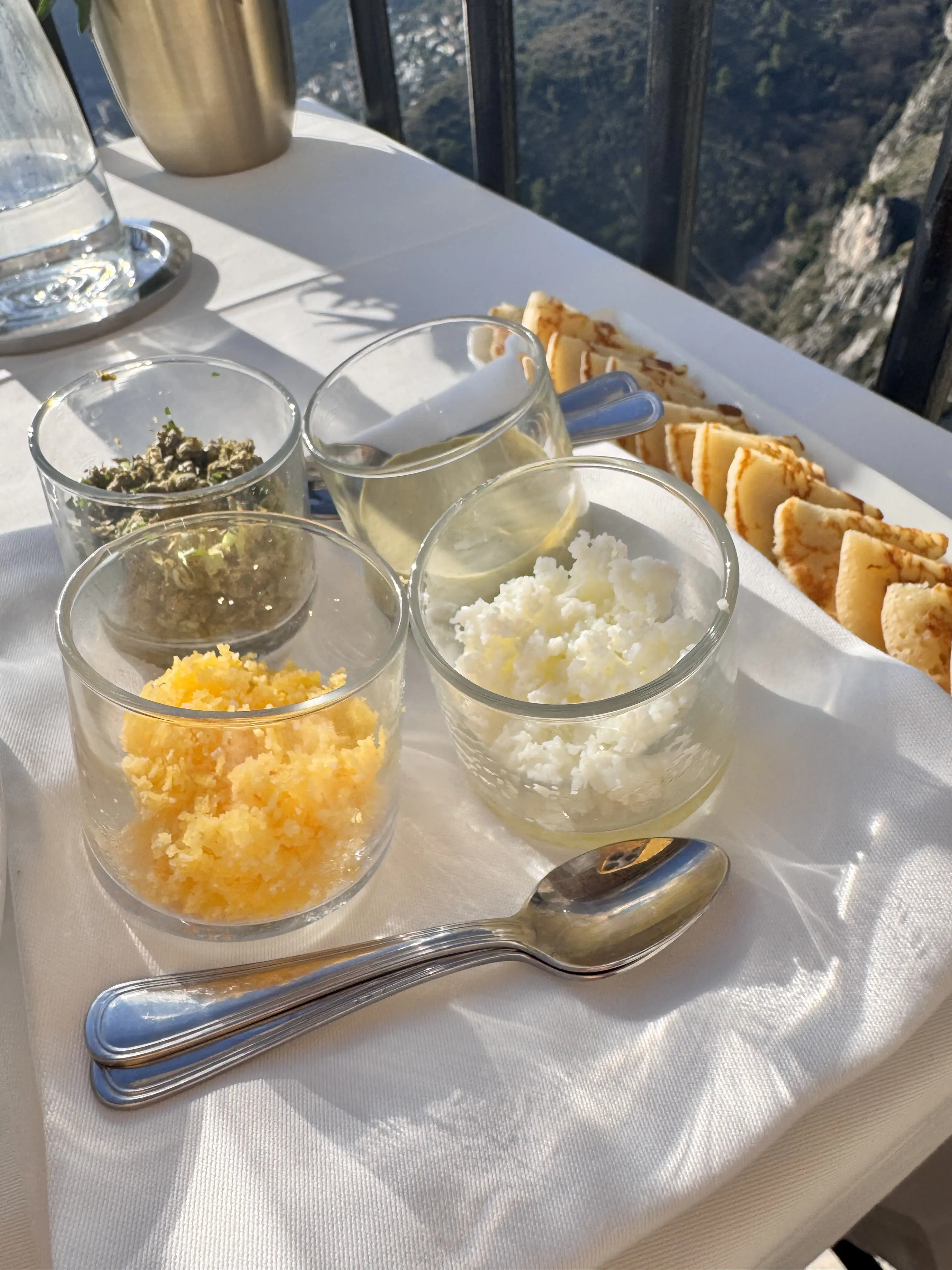 動きやすさと上品さを叶える旅先ランチコーデ🇫🇷話題のフランスエズ村へ_1_18-2